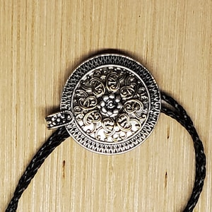 Ausgefallener runder Bolo Tie