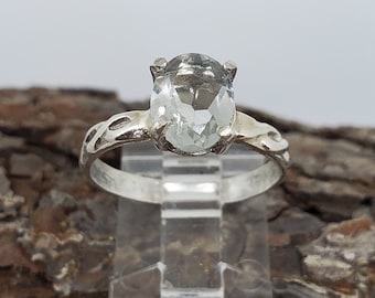 Anillo de solitario ovalado de cuarzo natural en plata de ley, talla 7