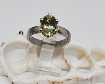 Amazing solitaire Beryl ring, Size 6.5