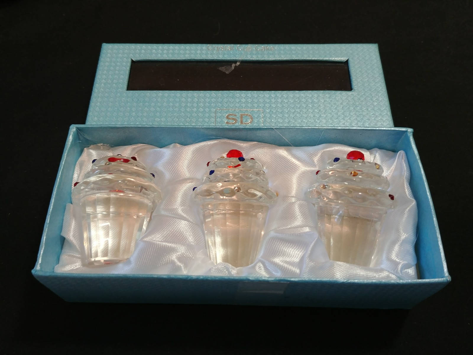 Simon Designs Faceted Crystal Cupcake Paperweight Rhinestones Cut 