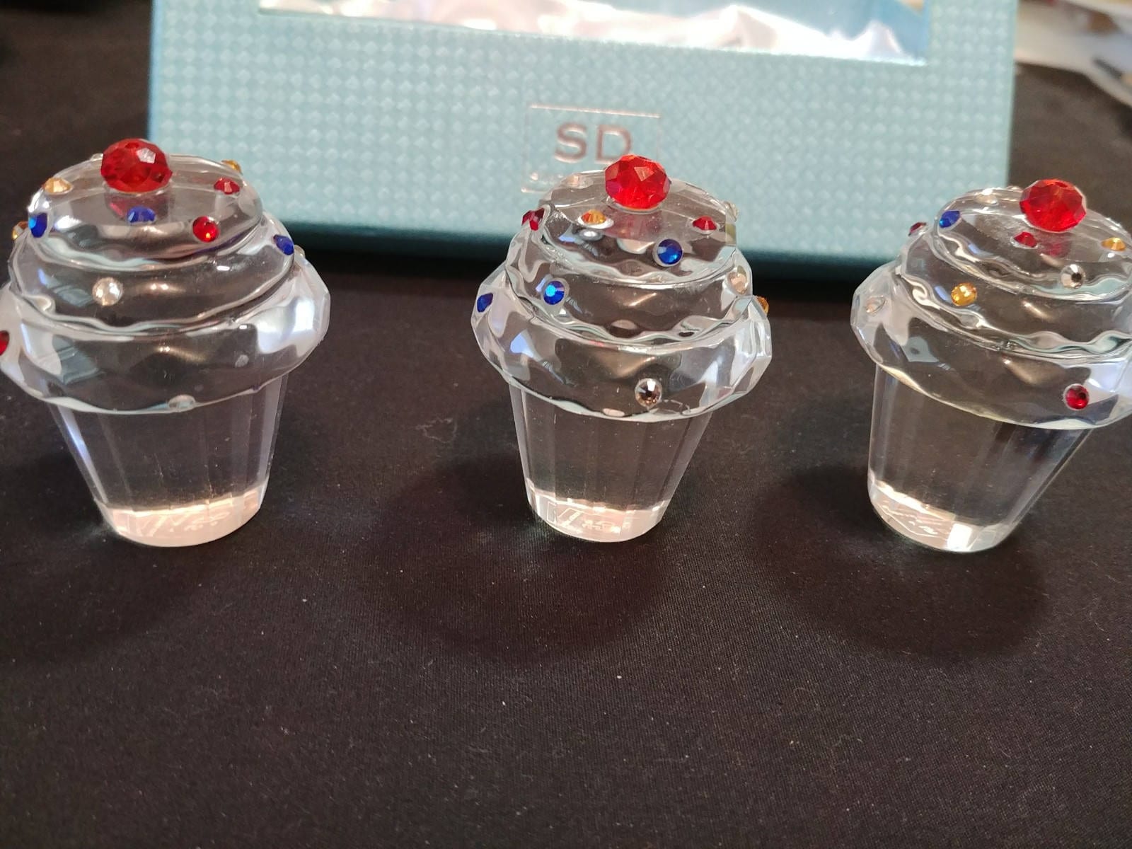 Simon Designs Faceted Crystal Cupcake Paperweight Rhinestones Cut 