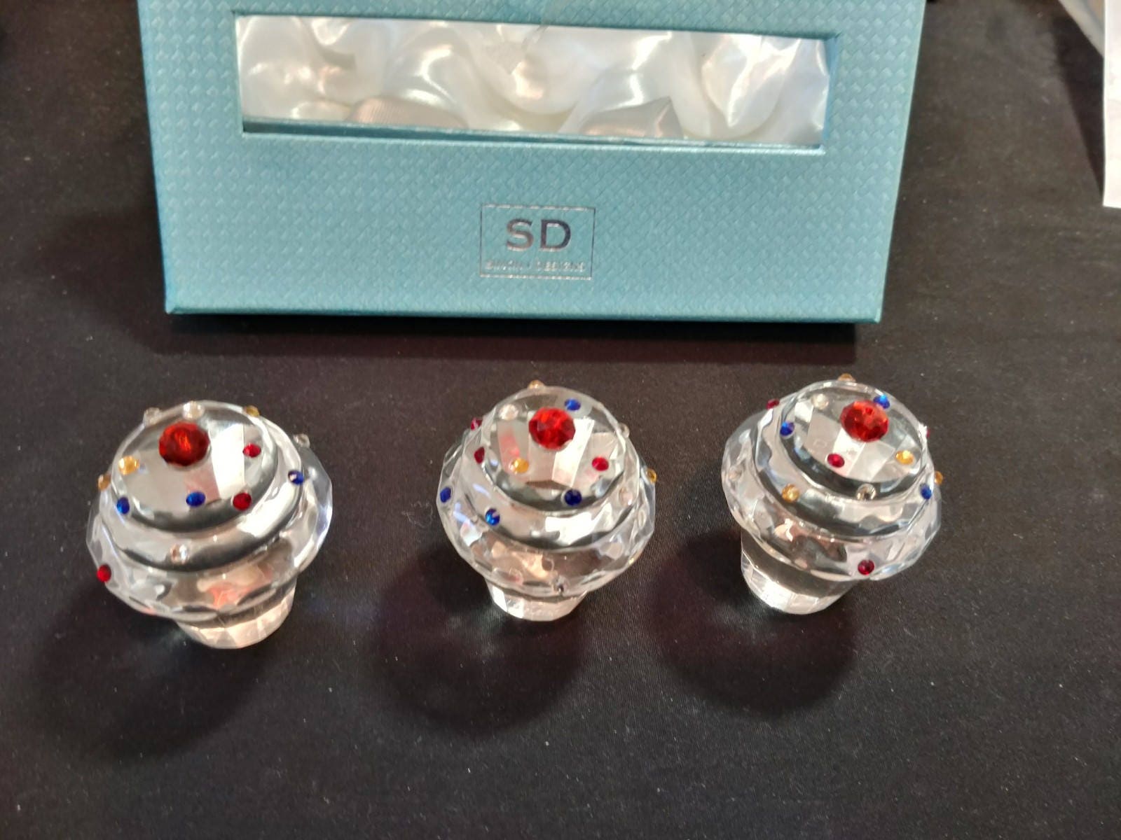 Simon Designs Faceted Crystal Cupcake Paperweight Rhinestones Cut 