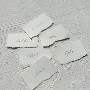 Segnaposto calligrafici, carta fatta a mano, segnaposto con bordo strappato e frastagliato, segnaposto con bordo grezzo