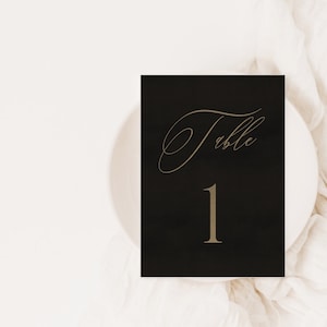 Eliza | Gedrukte bruiloftstabelnummers, zwart en goud modern kalligrafieontwerp, elegante scripttabelnummerkaarten, 5x7 formaat