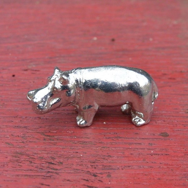 Figurine Hippopotame, Miniature Hippo, Porte-Bonheur Hippopotame, Fait Main en Étain. Made in France, par Les Étains de Jumilhac