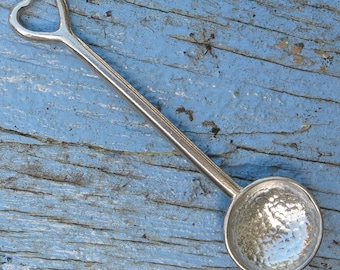 Sugar Spoon Heart, fabricación artesanal francesa, por William Sturt, Les Etains de Jumilhac
