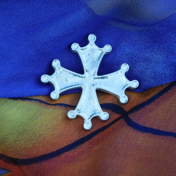 Broche Croix d'Occitane, bijoux occitans, bijoux artisanaux fabriqués à la main en étain de qualité supérieure. des Etains de Jumilhac