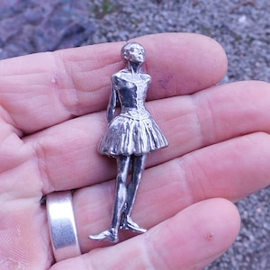 Broche de bailarina estilo Degas, hecho a mano por William Sturt en Étains de Jumilhac, regalo de bodas por décimo aniversario.