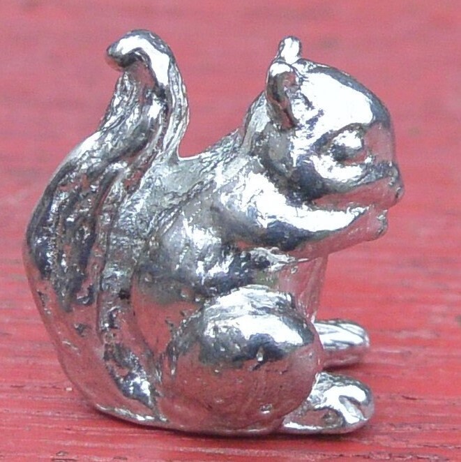 Figurine Ecureuil, Ecureuil Miniature, Fait Main, en Etain, Par William Sturt, Des Etains de Jumilha