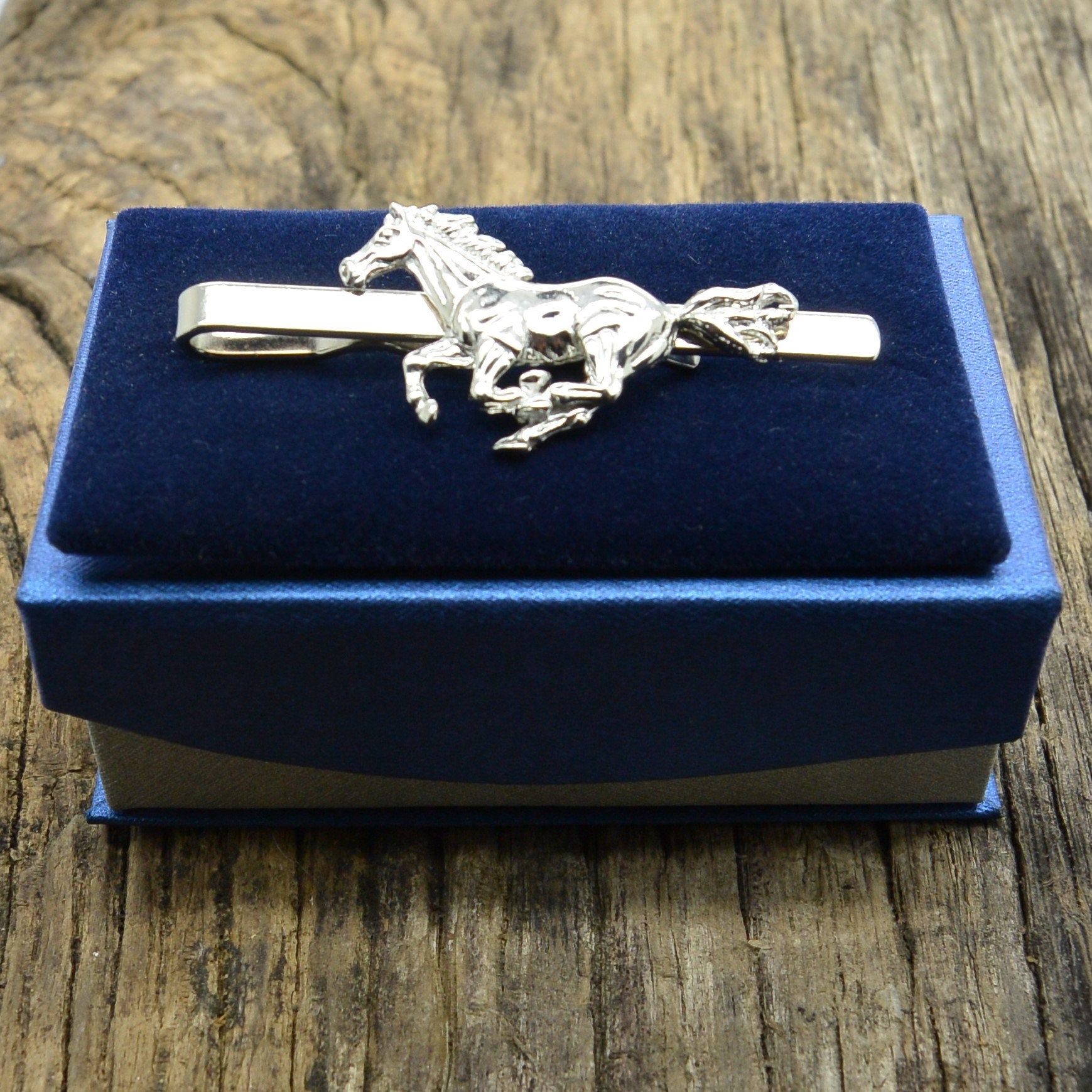 Krawattenklammer E11 Mit Pferd & Reiter Motiv - Englisches Zinn, Handgefertigt In Sheffield