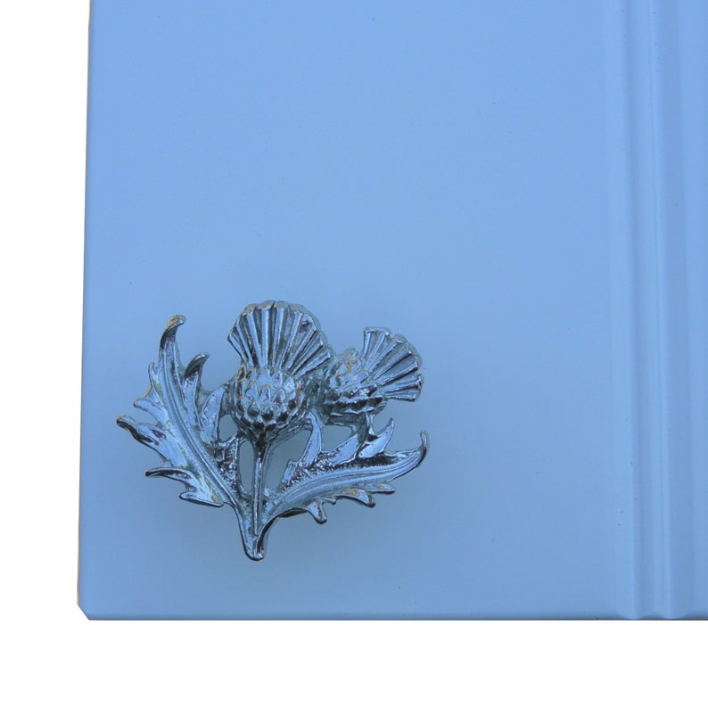 Distel Schubladenknopf, Distelgriff, schottischer Möbelknopf, handgefertigt aus Zinn, von Les Etains de Jumilhac Bild 9