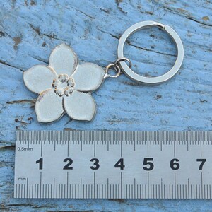 Pince à Cravate Fleur De Myosotis En étain - Fait Main En France, Fabrication Artisanale, Cadeau élégant Pour Noces D'étain