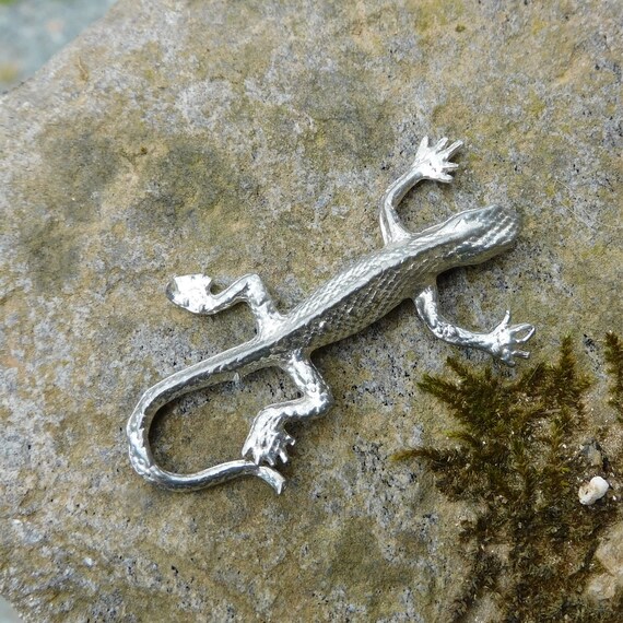 149 ブローチシリーズトカゲちゃん ハンドメイド ピアスorイヤリング
