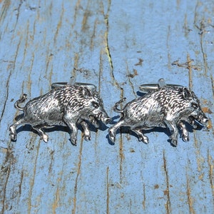 Pewter Wild Boar Cufflinks - Handcrafted Men&#39;s Accessories with Nature-Inspired Charm