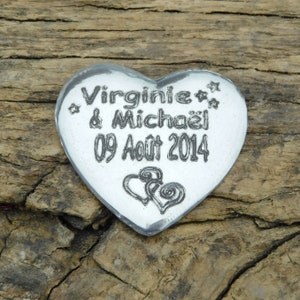 Amuleto de la suerte personalizado con dos nombres y fecha, amuleto de la suerte personalizado, hecho a mano en peltre - Les Etains de Jumilhac