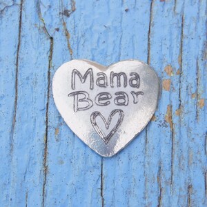 Porte-Bonheur Mama Bear,  & Petite Carte "Best Mum in The World", (La Meilleure Maman du Monde"), Fait Main en Etain, Les Etains de Jumilhac