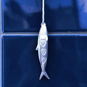 Sardinen-Leichtzug, handgegossenes Zinn, polierte Oberfläche