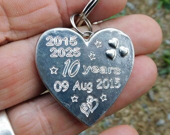 ピューターキーホルダー - ハートの10年 - ø30mm - Etsy 日本
