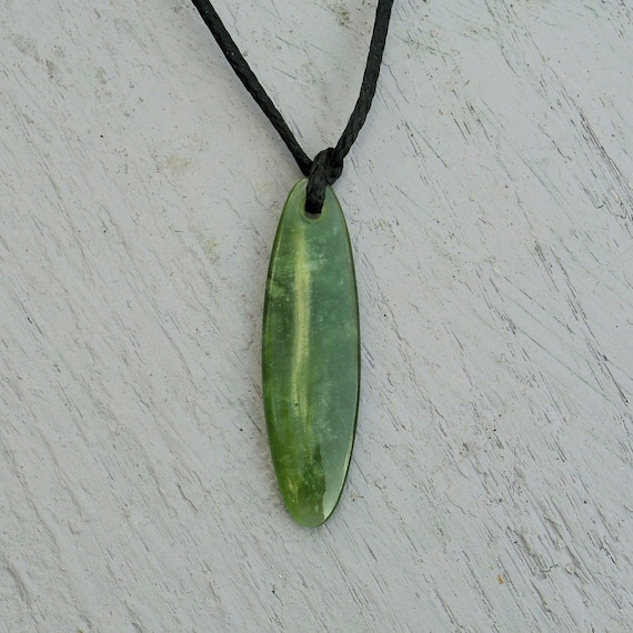 ニュージーランド翡翠 (ポウナム) ペンダント 西海岸で採集された