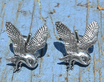 Handgegossene Manschettenknöpfe aus Zinn mit fliegender Eule, Eulen-Geschenke für Männer, handgefertigt aus englischem Zinn