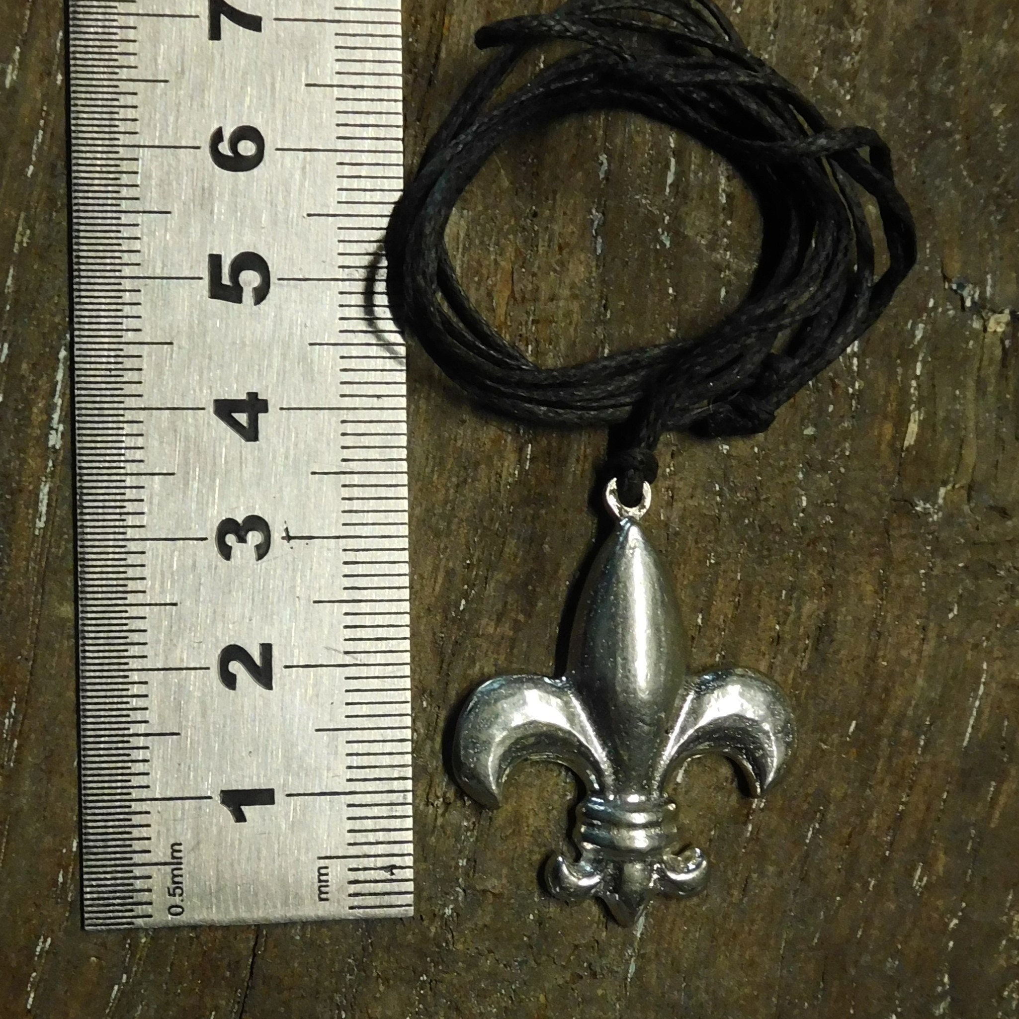 Broche Fleur De Lys D’après Le Patrimoine Royal – Côté Musées