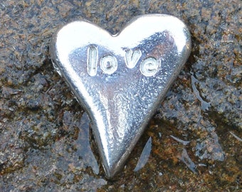 Liebesglücksbringer (Liebe) in Form eines Herzens, handgefertigt in Zinn, französisch handgefertigt mit Jumilhac Zinn