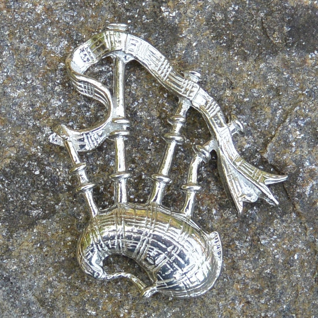 William Sturt Handcast Fine Pewter Bagpipes Brooch - Lead-Free, 6cm, Gift Box