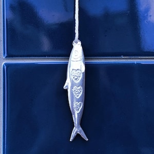 Sardinen-Leichtzug, handgegossenes Zinn, polierte Oberfläche