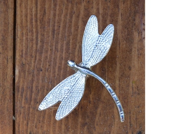 Gałka do szuflady Dragonfly, uchwyt szuflady, gałka do szuflady Dragonfly, gałka meblowa, ręcznie robione z cyny, przez Les Etains de Jumilhac