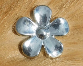 Broche Marguerite, Broche Fleur d'été, Bijoux faits à la main, Bijoux artisanaux, Fabriqué à la main en étain de  par etains de jumilhac