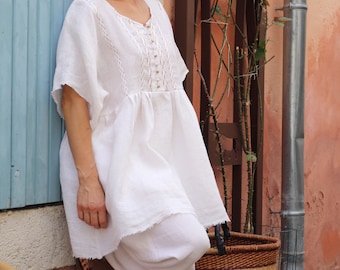 Pure linen openwork off-white tunic Moroccan silk stripes Buttoned opening mid-length batwing sleeves ethnic boho-chic tunic