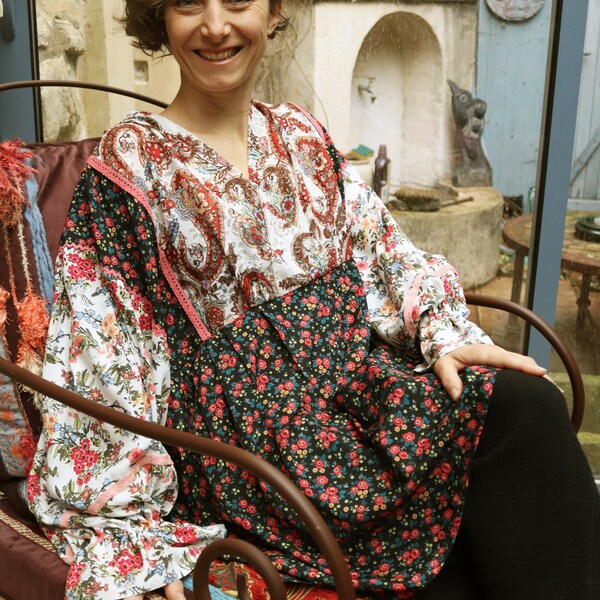 Babouchka Collection Feminine and cheerful tunic V-neck draped in printed lace mix of fabrics wide boho-folk long sleeves