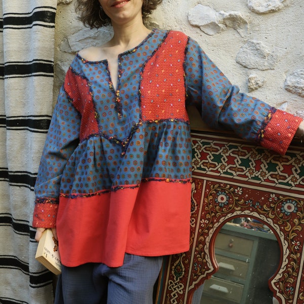 Tunique boho-gypsy, en pilou fleuri, style folklore des Balkans, plastron, galon de laine, oversize, tunique hiver, tunique ethnique