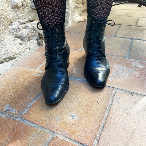 Edwardian laced ankle boots soft black leather small heel Vintage 80s excellent condition size 37 ( EU)