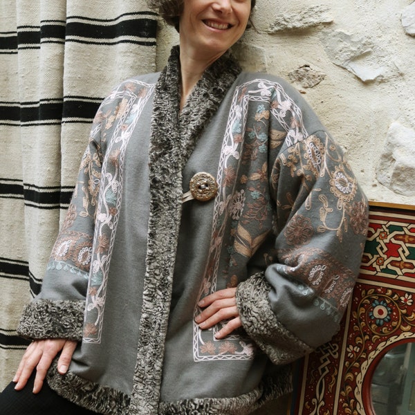 Babouchka Collection Reversible kimono jacket woolen velvet embroidered velvet gray astrakhan look polymer button 2 pockets penny Lane jacket