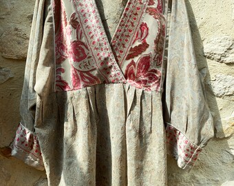 Colección boho Elegante túnica en crepe de seda devorada kantha de seda bordada Escote en pico Mangas anchas de murciélago Puños de terciopelo