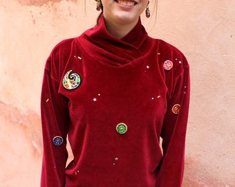 Collection Bohème T-shirt velours col drapé et applications brodées Jersey velours coton rouge profond 38-40 vêtements boho-chic