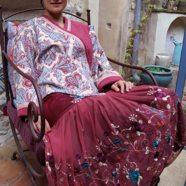 Jupe gypsy, boho, slave, indienne, sari brodé, empiècement satin avec broderies, rose fané-bleu canard, mi-longue, 38-40, Création unique