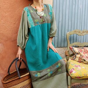 Boho maxiklänning för kvinnor, broderad bohemisk klänning, långärmad folkklänning, festivaloutfit, eleganta statementkläder, klänning i bomullsgasväv