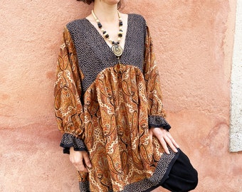 Ethnic Collection Long silk crepe tunic with cashmere and polka dot print, V-neckline, long sleeves, oversized boho-chic ruffled cuffs