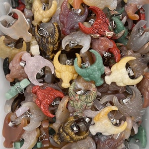 Bull Head Crystal Pendant, Cow Skull Charm Pendant, Quartz Crystal Animal Carving Totem, Western Charm, Wholesale Supply