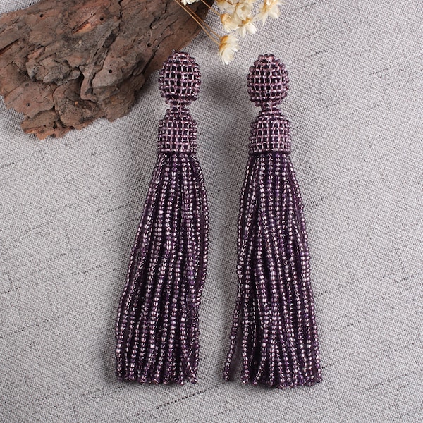 Boucles d’oreilles à pompons perles violettes claires, boucles d’oreilles à clous de style Oscar de la Renta, boucles d’oreilles à long pompon, boucles d’oreilles de déclaration, frange tombante, cadeau