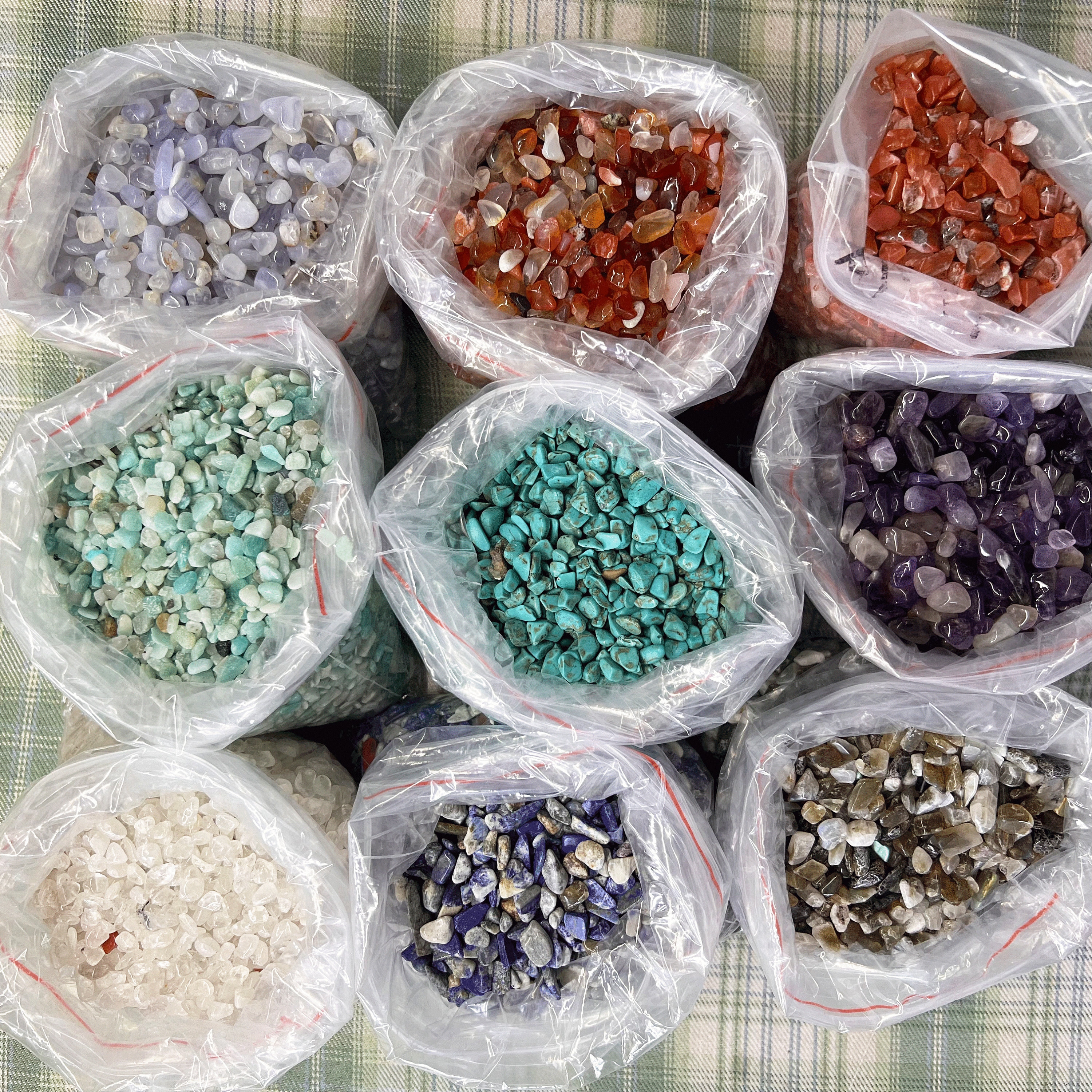 Natural Gemstone Crystal Chips Box,1200pcs 12 Types Crystal Chips Set Mix  Gemstone Chips Irregular Freeform Small Chip DIY Jewelry Making 