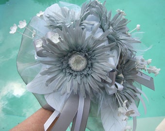 bouquet de mariée  gerberas gris et blanc