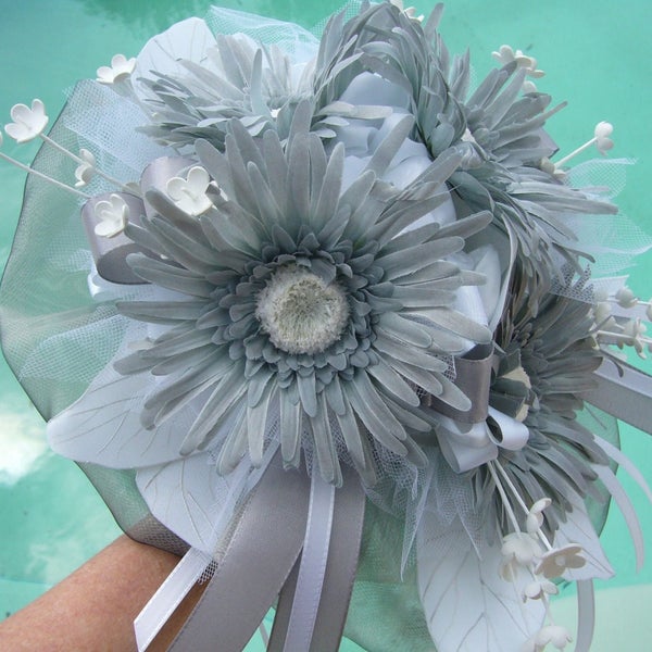 bouquet de mariée  gerberas gris et blanc