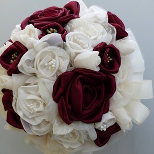 bouquet mariée bordeaux et ivoire fleurs réalisées à la main image 5
