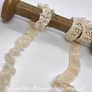 Dentelle shabby élastiquée en coton écru