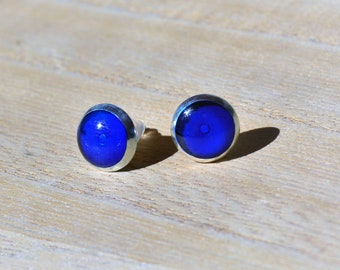 Pendientes pequeños de puño redondo azul real Pendientes minimalistas en acero inoxidable azul