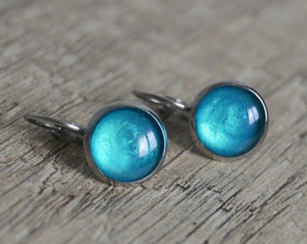 Petites boucles d'oreilles dormeuses bleu turquoise 10 mm pendantes minimalistes