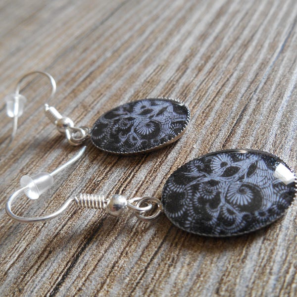 Boucles argent pendantes ovales argent en cabochon noir et blanc esprit baroque  Boucles